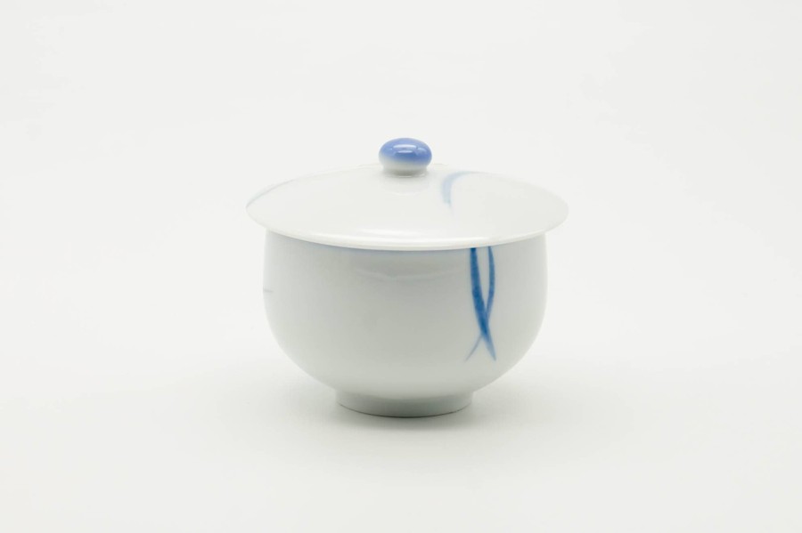 Shop Teaware Arita-yaki Yunomi (Teacups) | Japanese Tea Cup - Floral Blue And White Porcelain Arita Ware With Lid Yunomi - 100 Ml